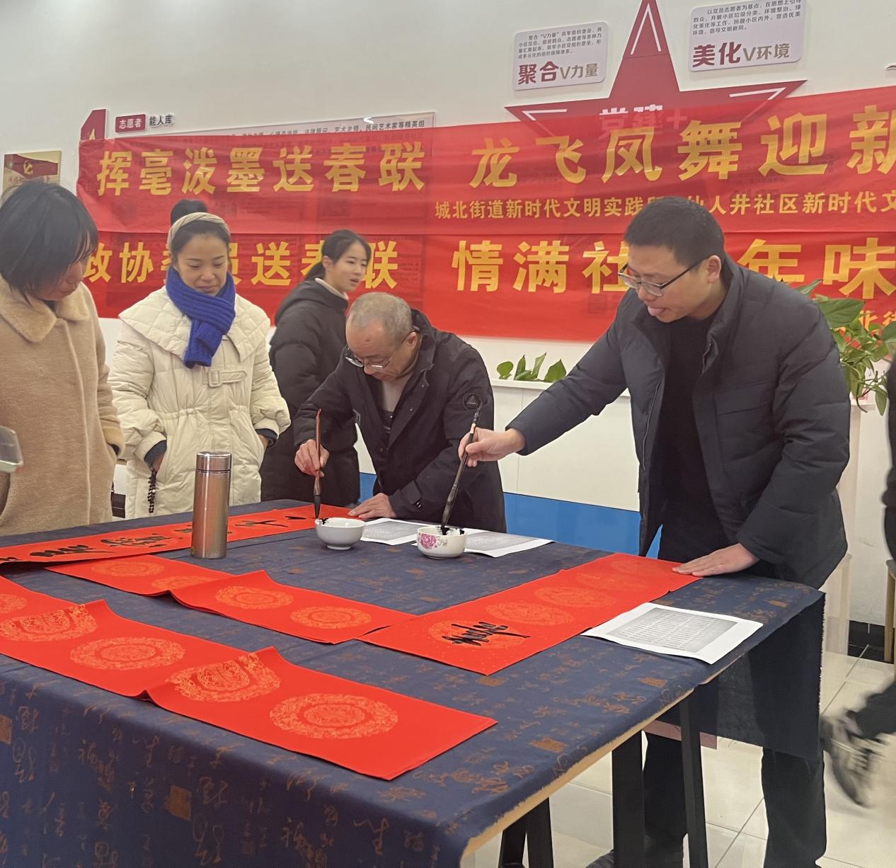 城北街道：挥毫泼墨送春联 龙飞凤舞迎新春_邵阳头条网