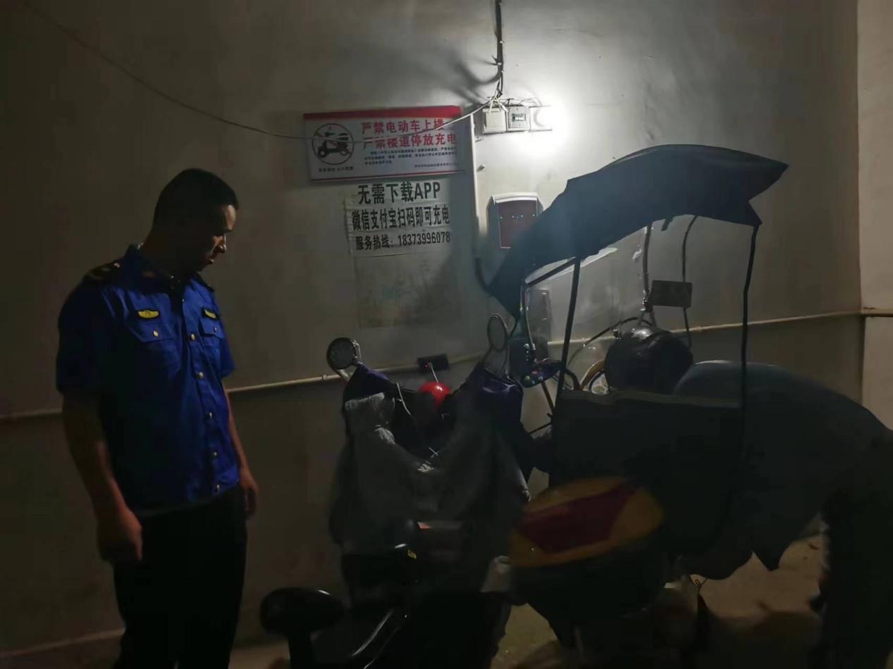 大祥区翠园街道开展电动自行车安全隐患夜查行动(图2)
