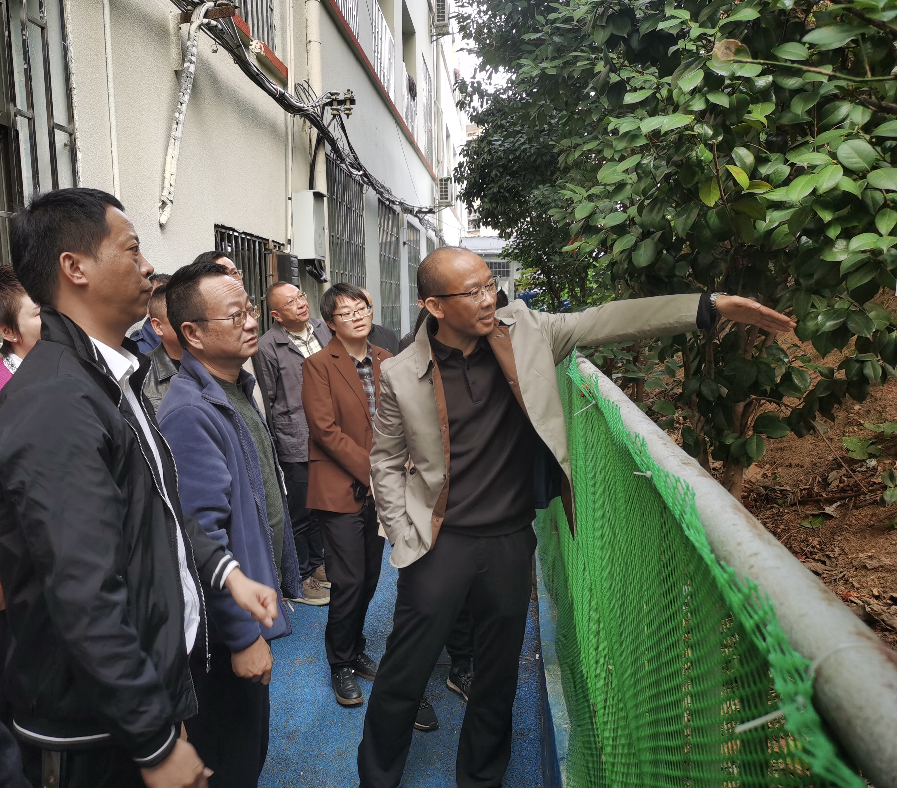 殷继东督导校舍安全隐患排查整治工作
