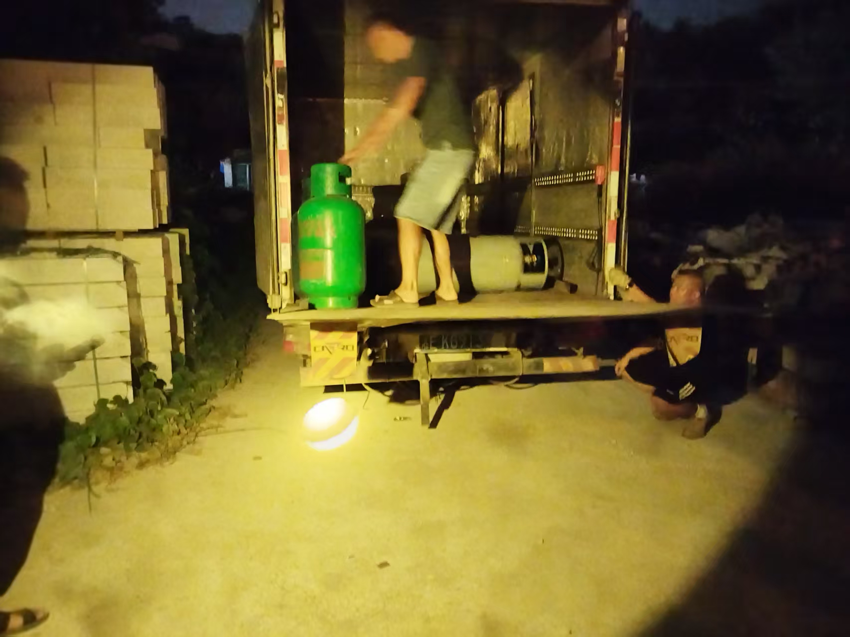 大祥区多部门联动5小时化解危化品非法储存隐患 筑牢营商环境安全屏障