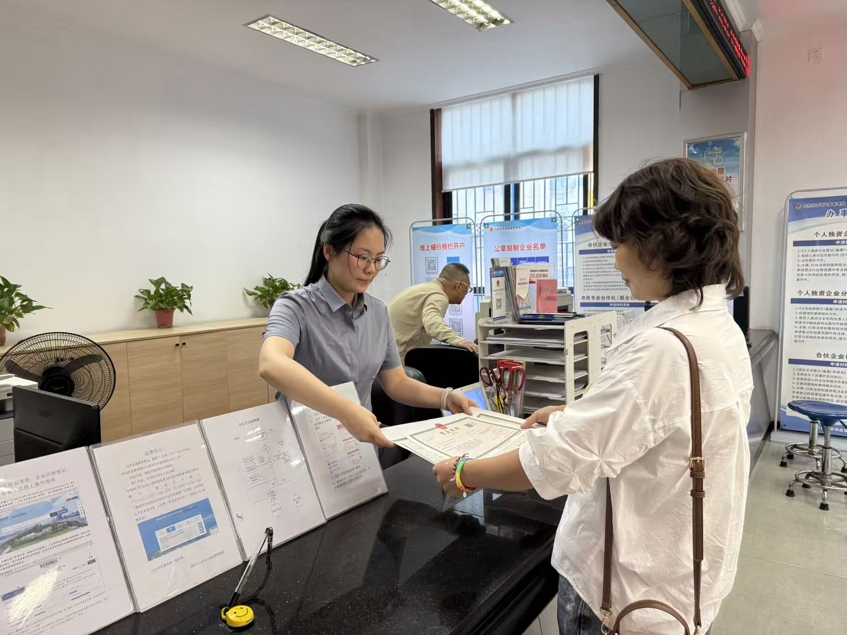 邵阳市大祥区：全程帮代办服务让企业“安心落户”